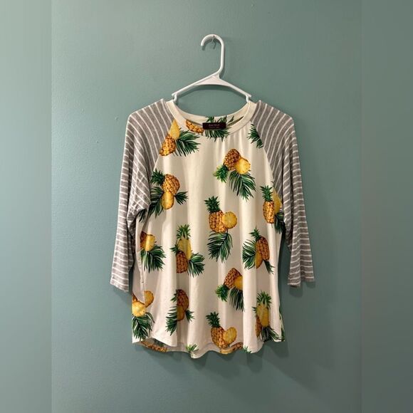 Laine Street Tops - NWOT … LAINE STREET “Size:S” Pineapple Top